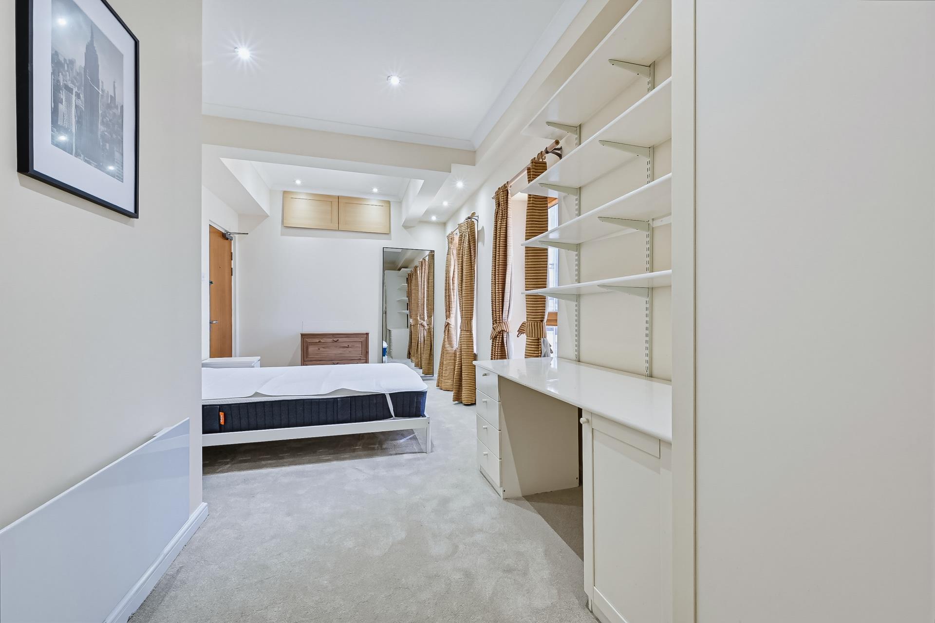 Flat Meridian Place in Greater London