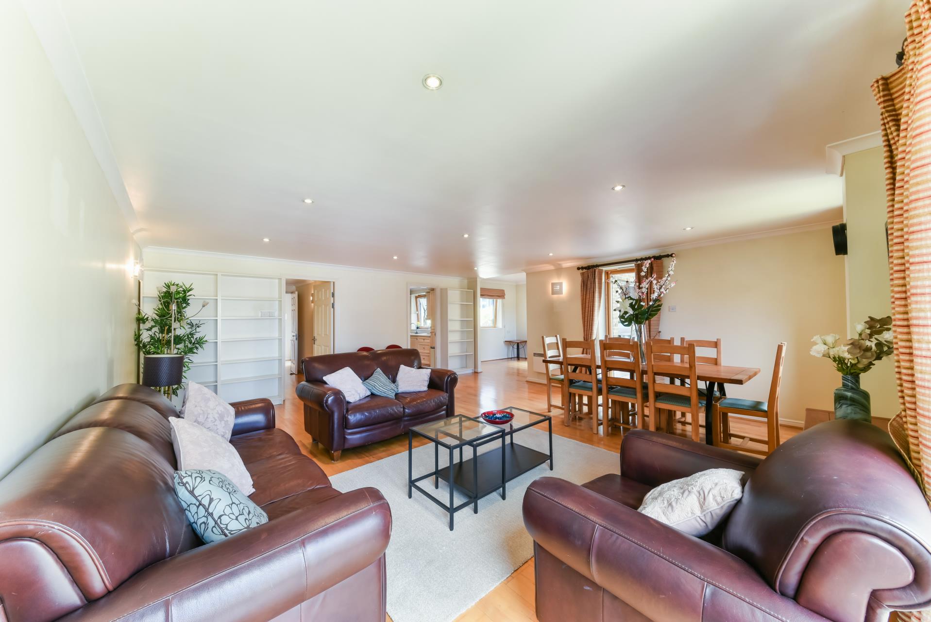 Flat Meridian Place in Greater London