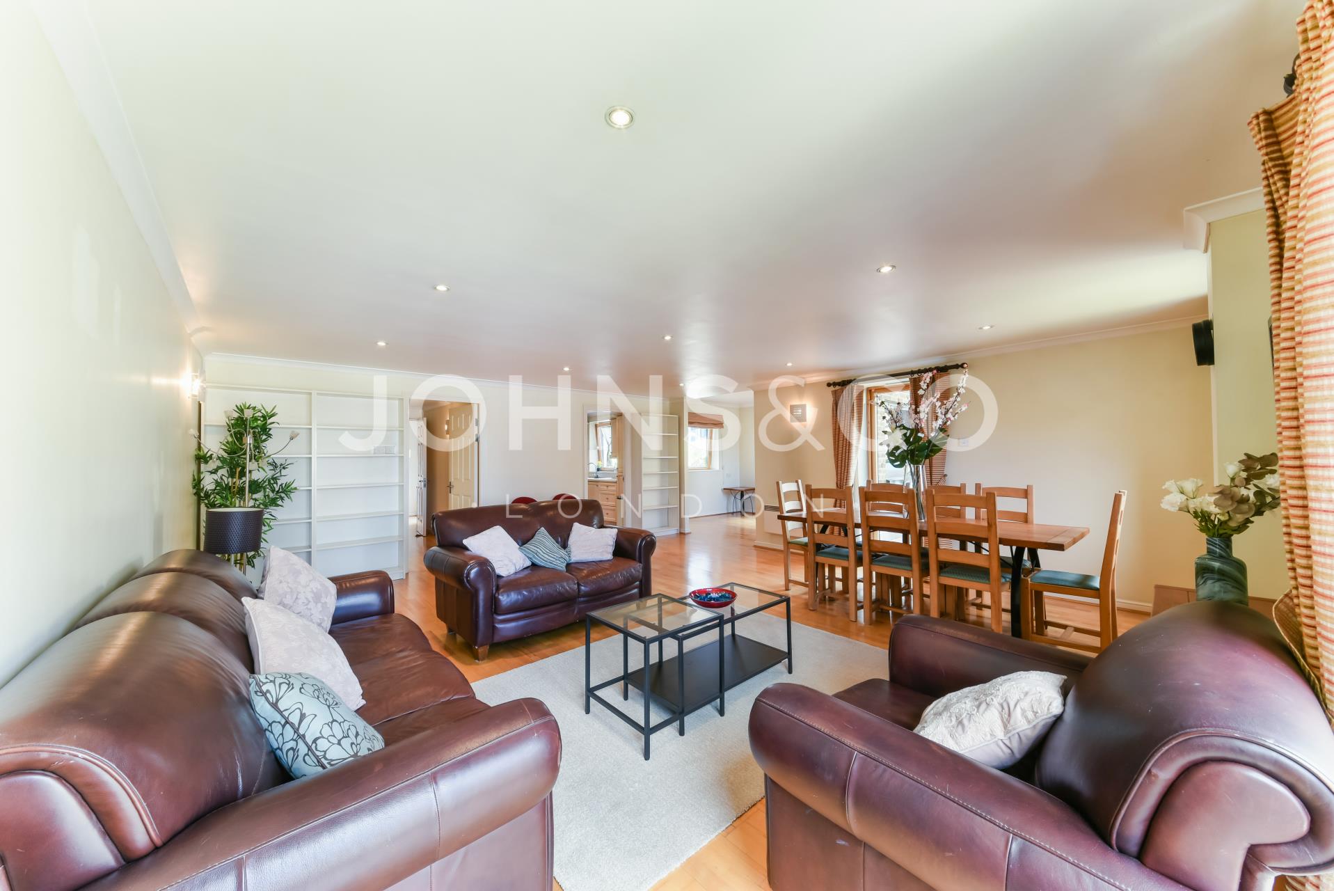 Flat Meridian Place in Greater London
