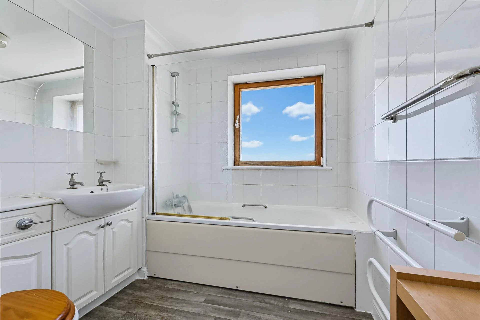 Flat Meridian Place in Greater London