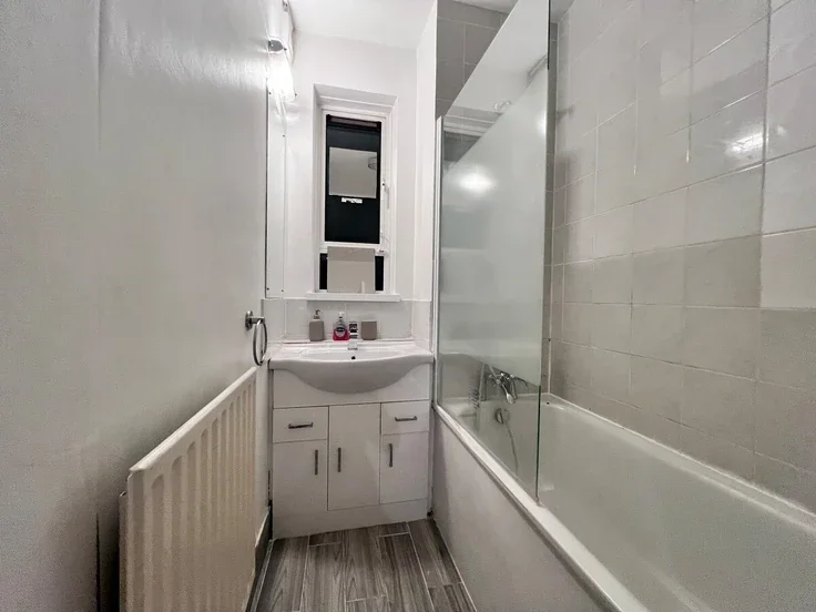 Flat Devonshire Court in Greater London