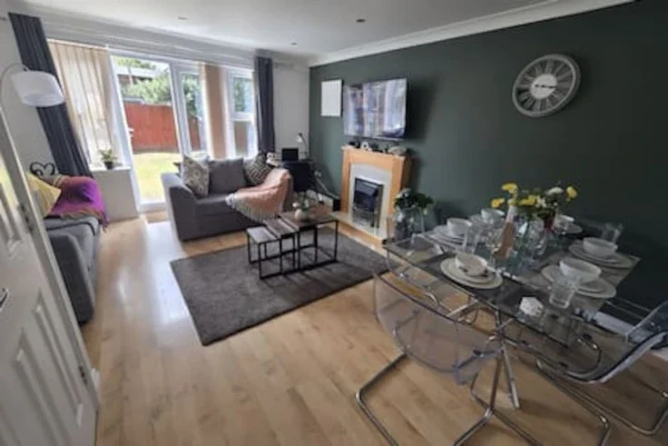 House Wrenbury Drive in Wolverhampton