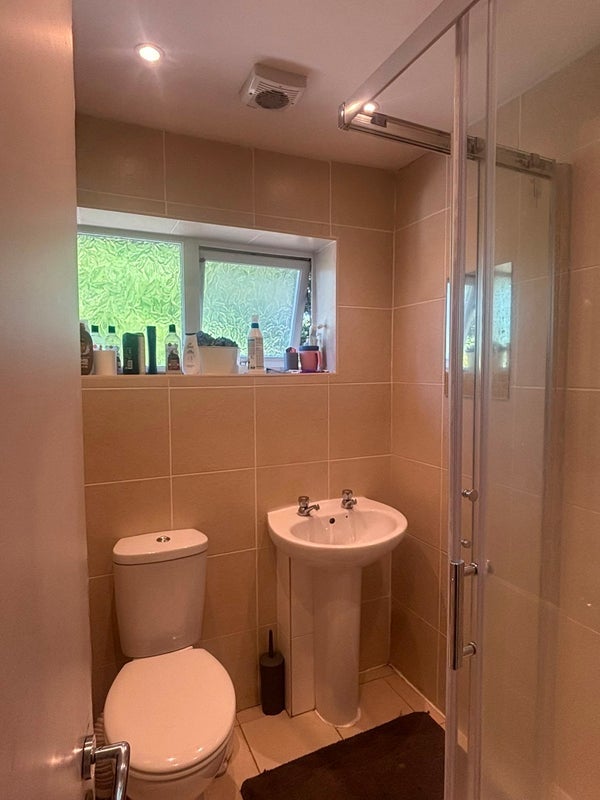 Room Denchers Plat in Crawley
