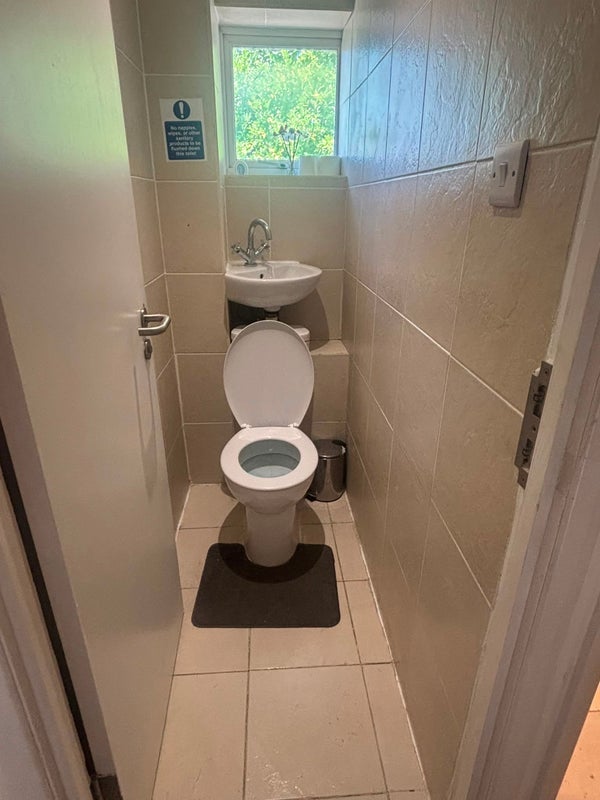Room Denchers Plat in Crawley