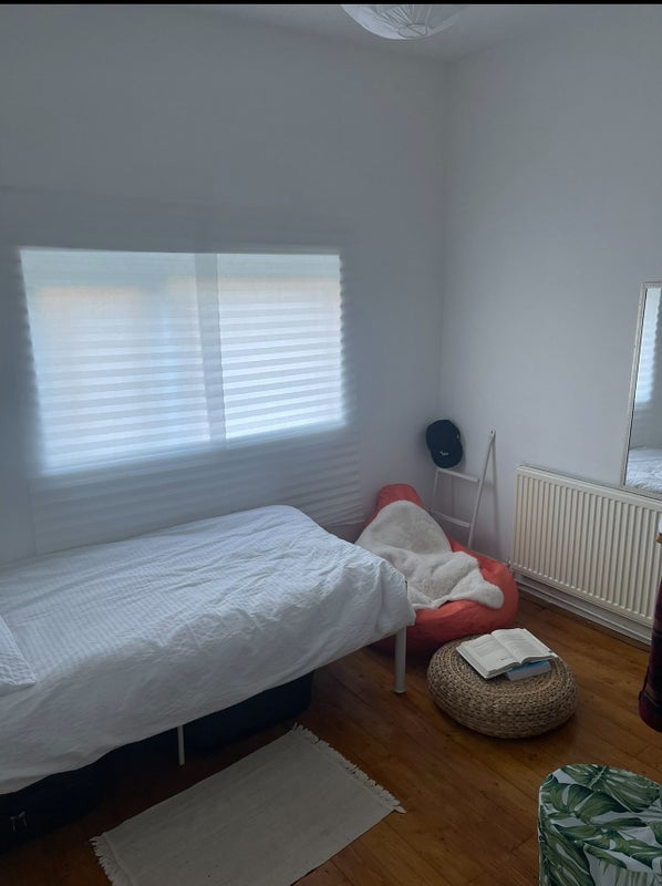 Room Mount Pleasant Road in Greater London