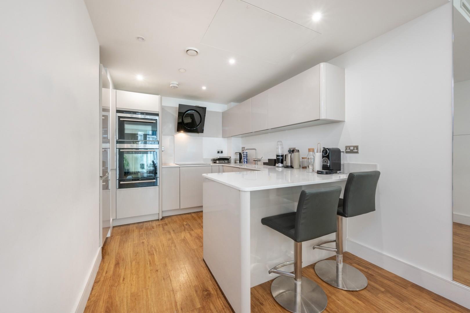 Flat Alie Street in Greater London