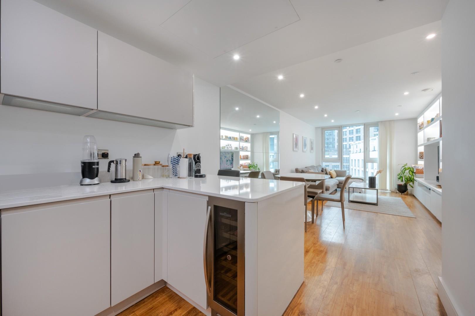Flat Alie Street in Greater London