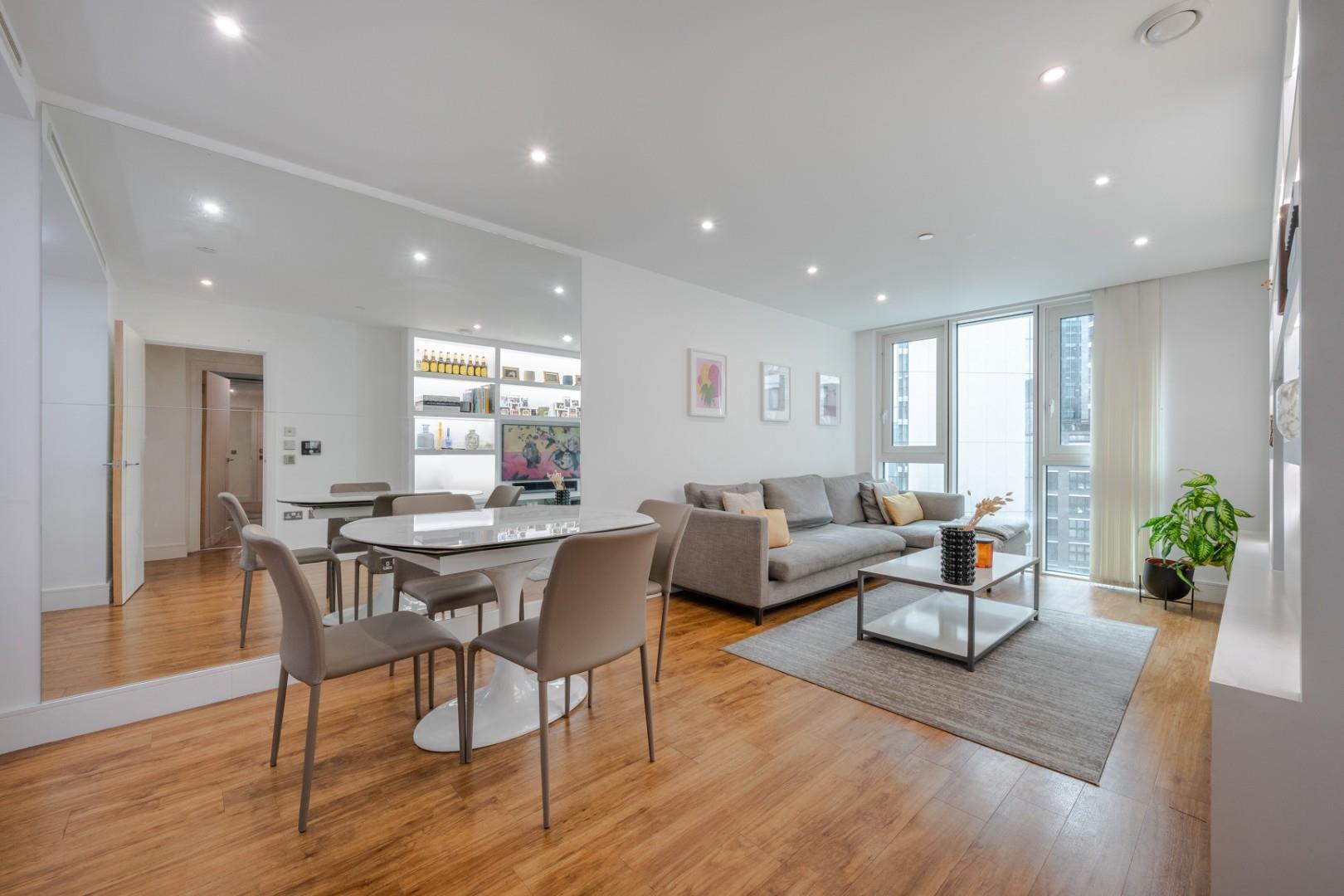 Flat Alie Street in Greater London