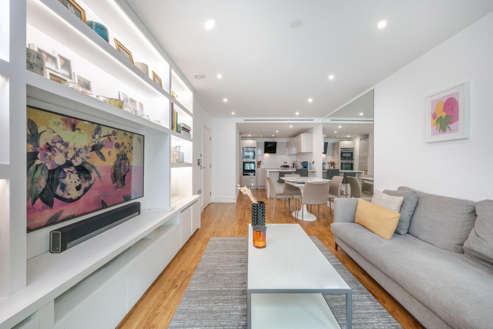Flat Alie Street in Greater London