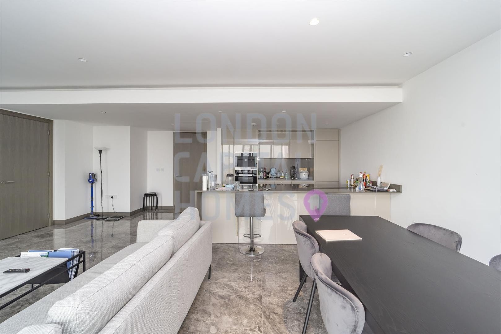 Flat Blackfriars Road in Greater London