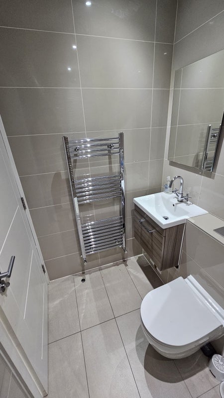 Room Ilderton Road in Greater London
