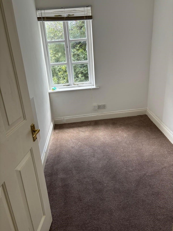 Flat Upton Park in Slough