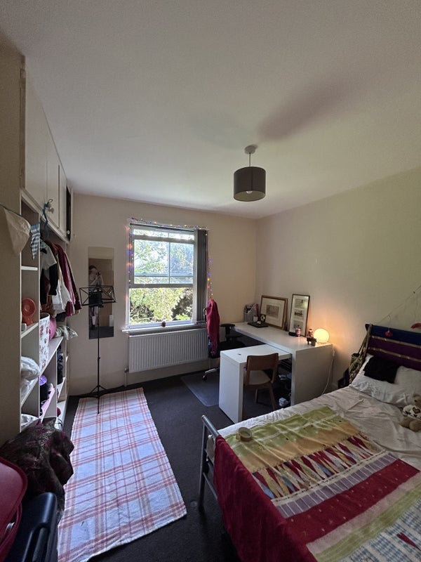 Room Burgoyne Road in Greater London