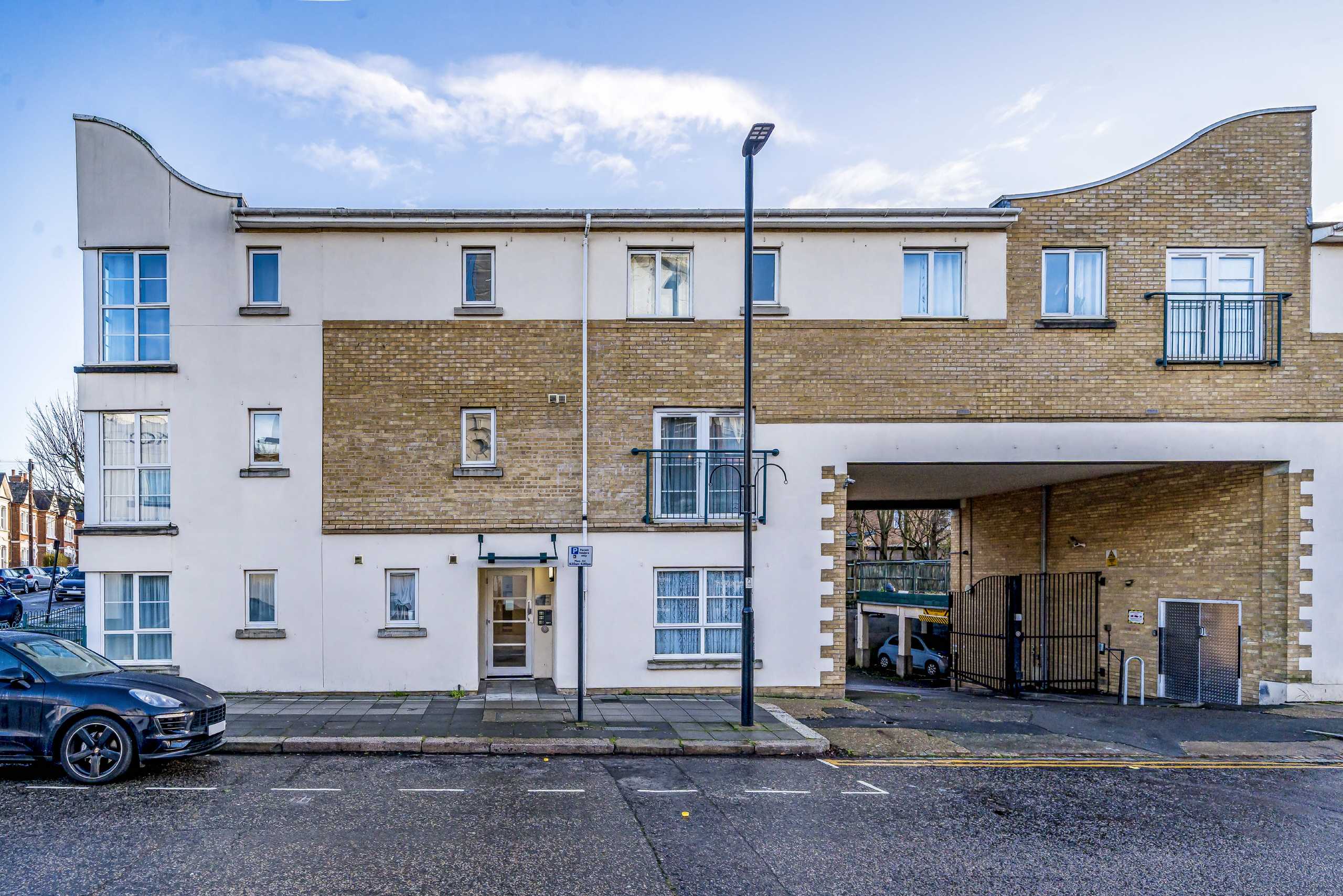 Flat Stuart Road in Greater London