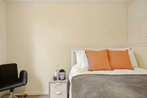 Room Chippenham Road in City of Westminster