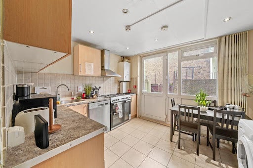 Room Chippenham Road in City of Westminster