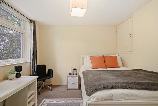 Room Chippenham Road in City of Westminster