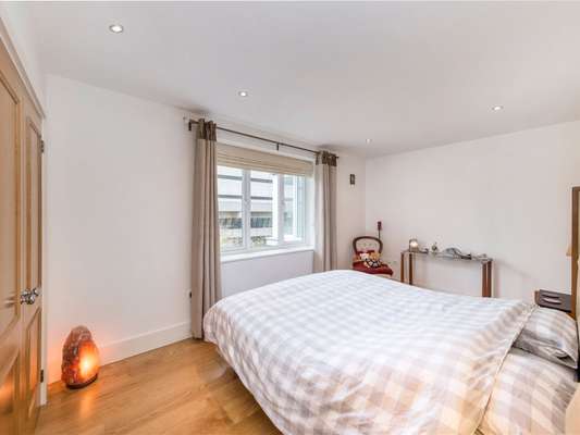 Flat Strand Drive in Greater London