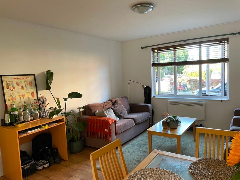 Room Sheppard Drive in Greater London
