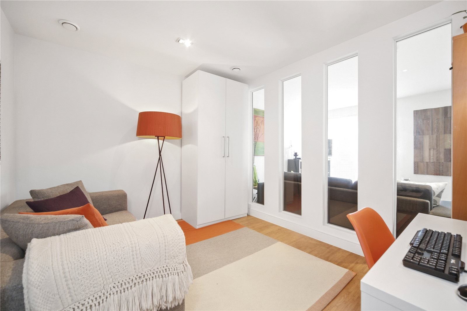 Flat Kingsland Road in Greater London