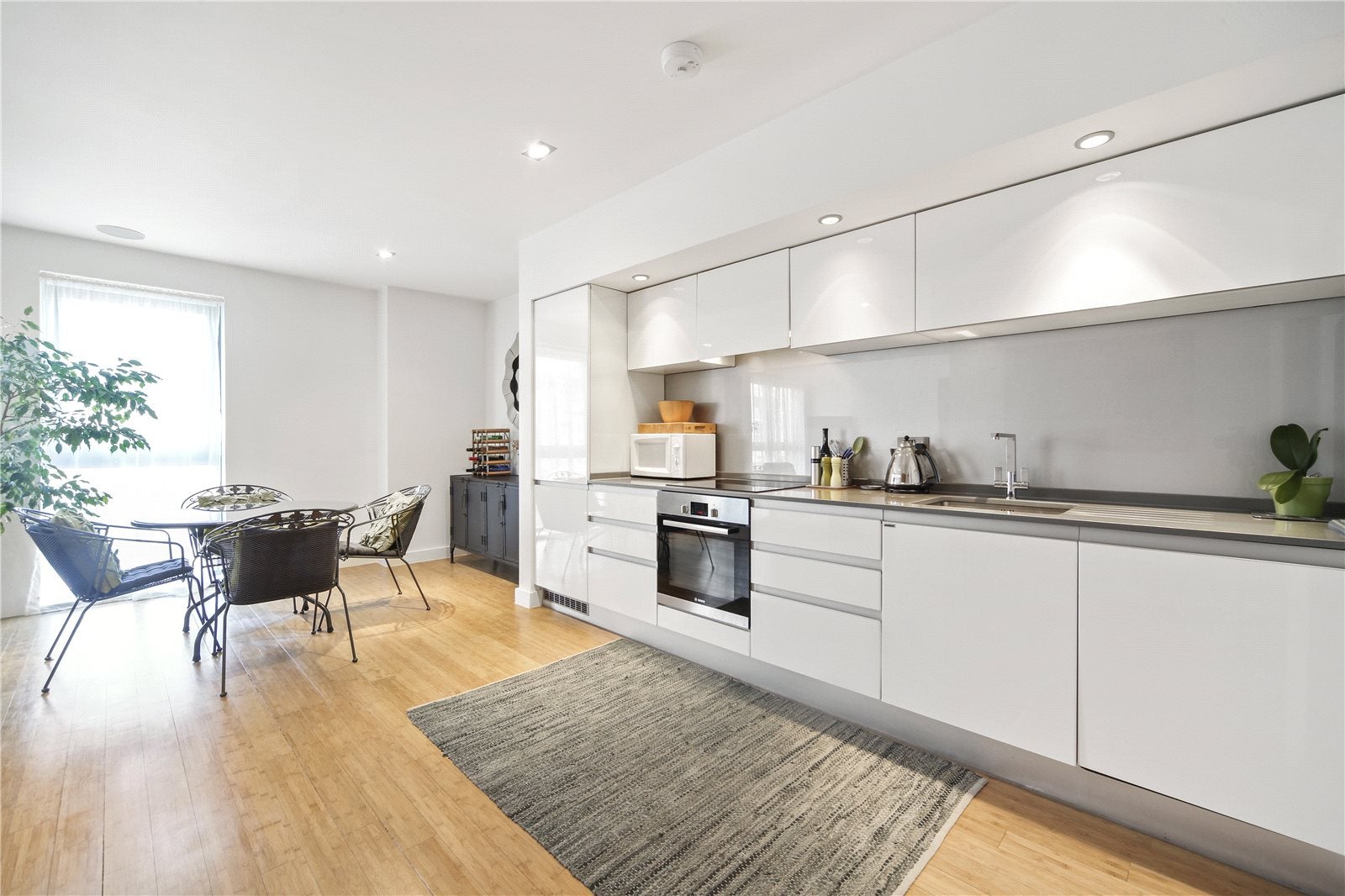Flat Kingsland Road in Greater London