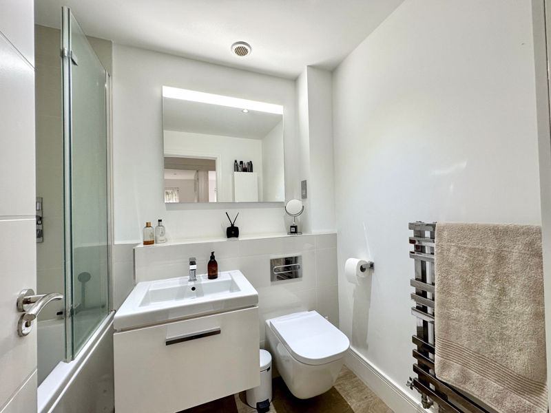 Room Parkhill Road in Greater London