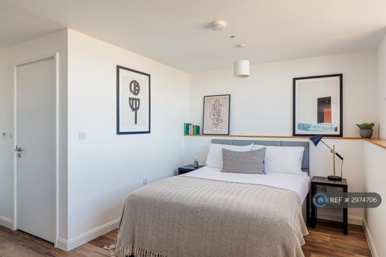 Flat Queen Street in Maidenhead