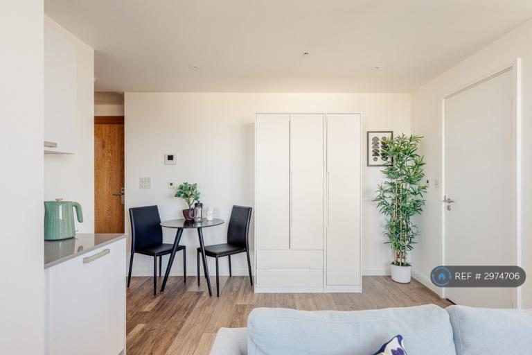Flat Queen Street in Maidenhead