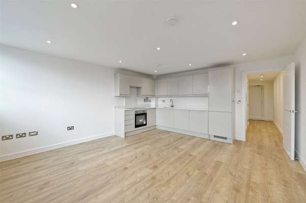 Flat Dedworth Road in Windsor