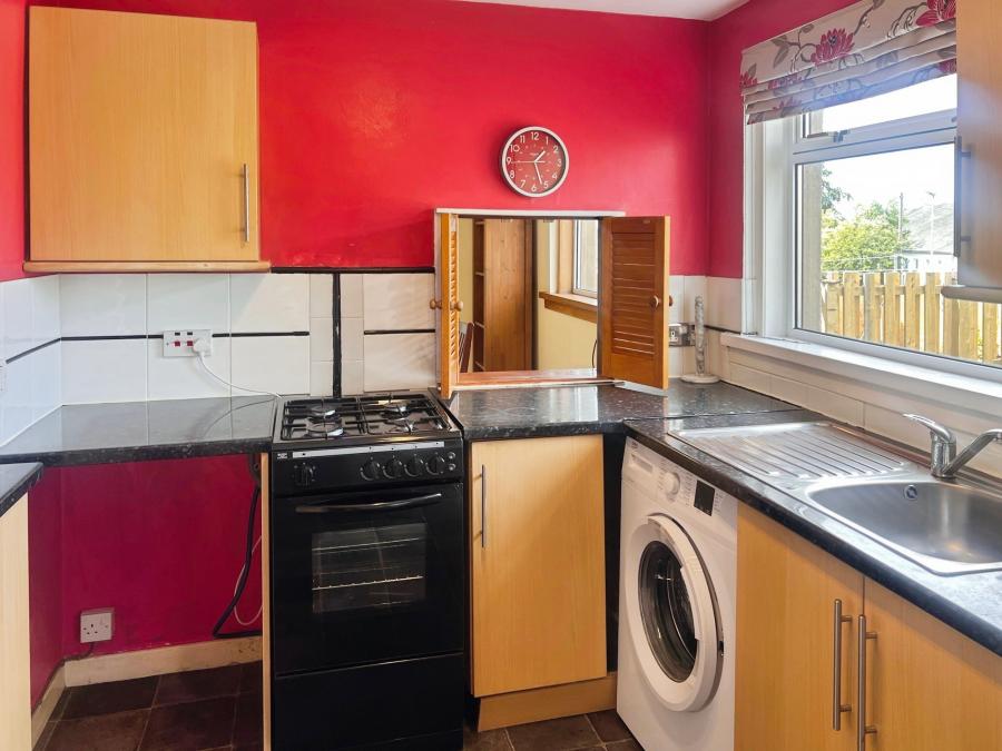 House Clermiston Crescent in City of Edinburgh
