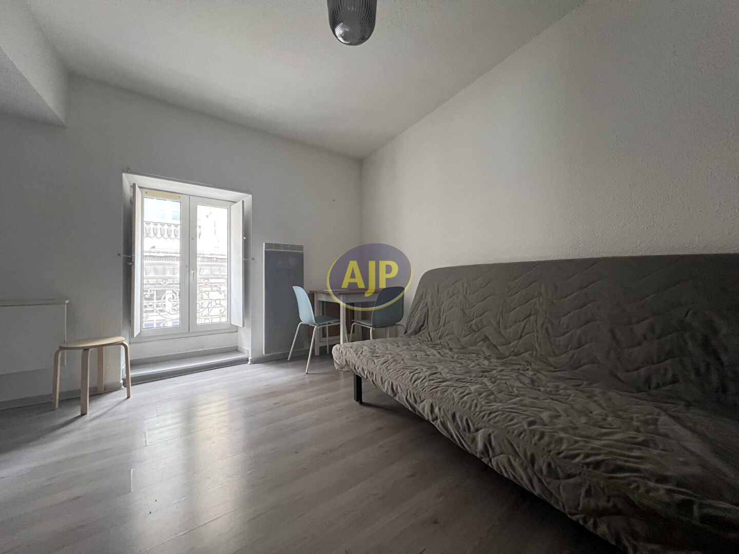 Appartement Route de la Fontbrune à Cours-de-Pile