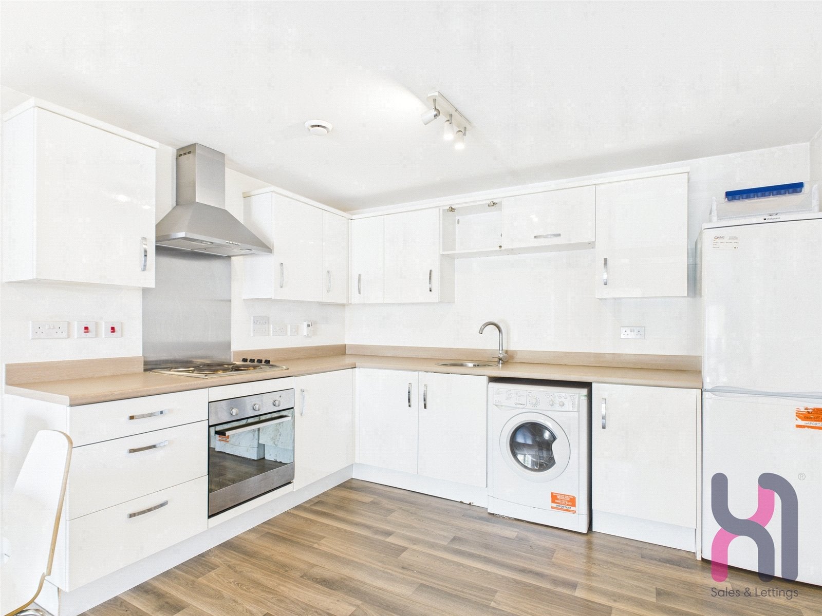 Flat Elmira Way in Salford