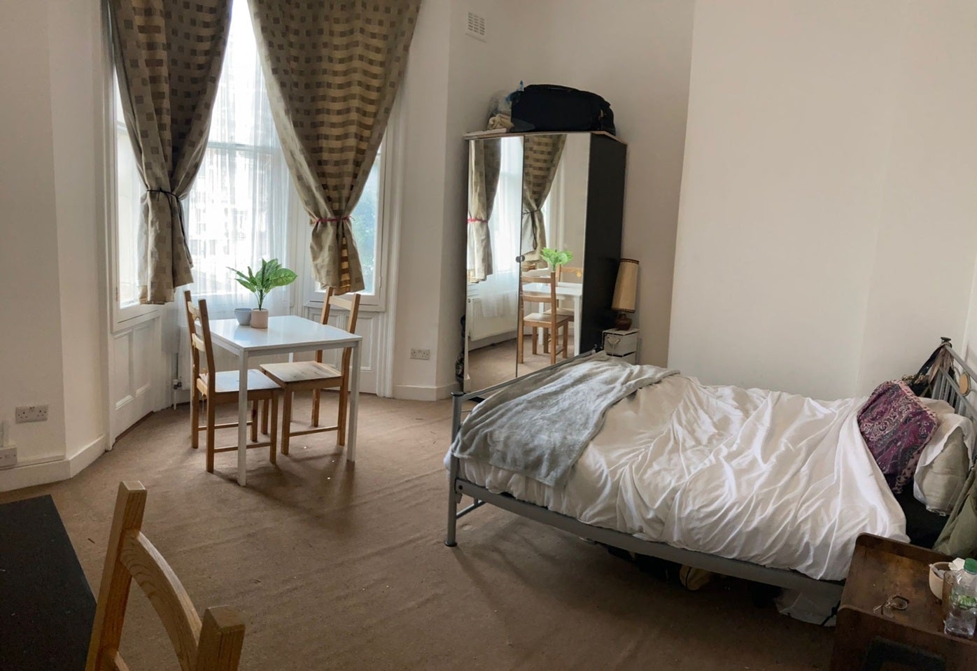 Flat Finchley Road in Greater London