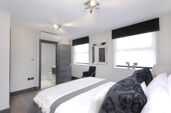 Flat Boydell Court in Greater London