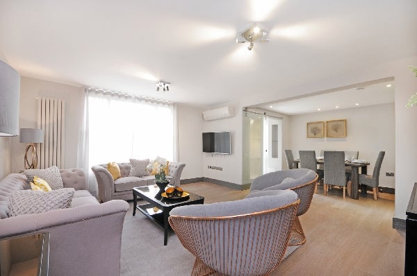 Flat Boydell Court in Greater London