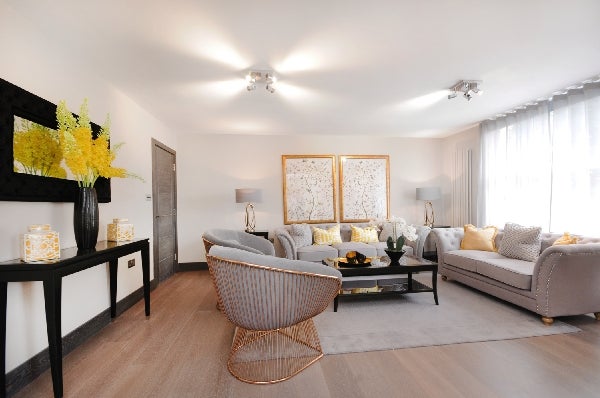 Flat Boydell Court in Greater London