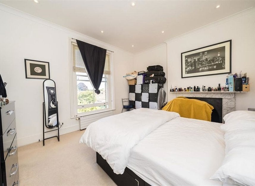 Flat Hampton Road in Greater London
