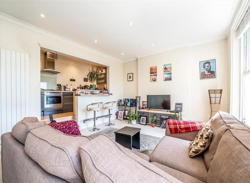 Flat Hampton Road in Greater London