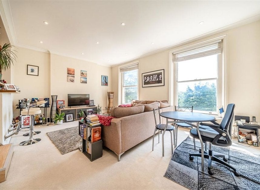 Flat Hampton Road in Greater London