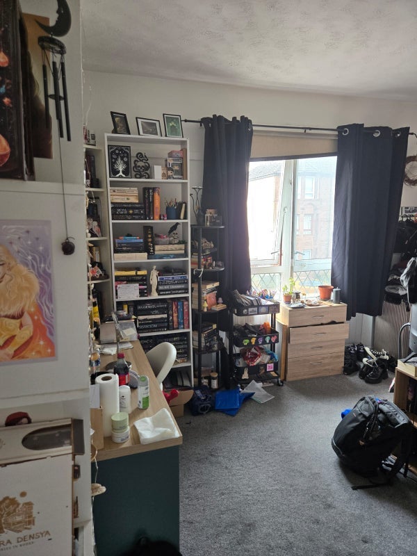 Room Dumbarton Road in Glasgow