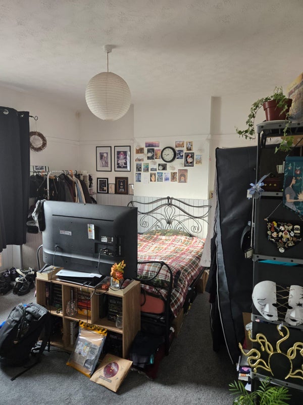 Room Dumbarton Road in Glasgow
