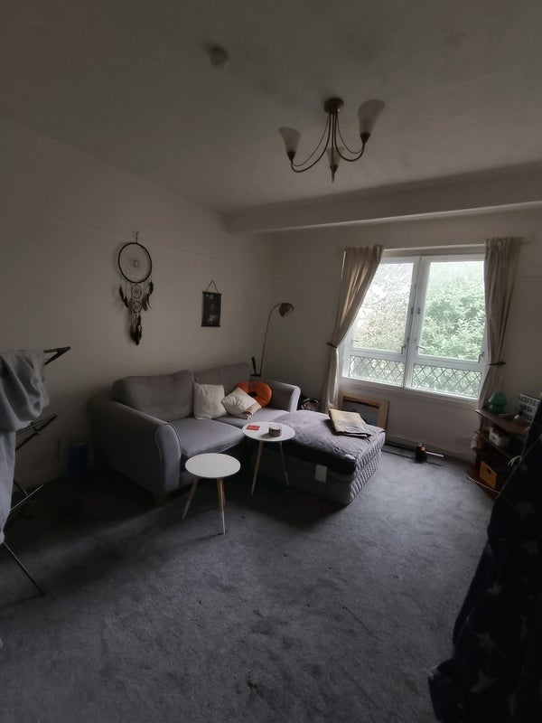 Room Dumbarton Road in Glasgow