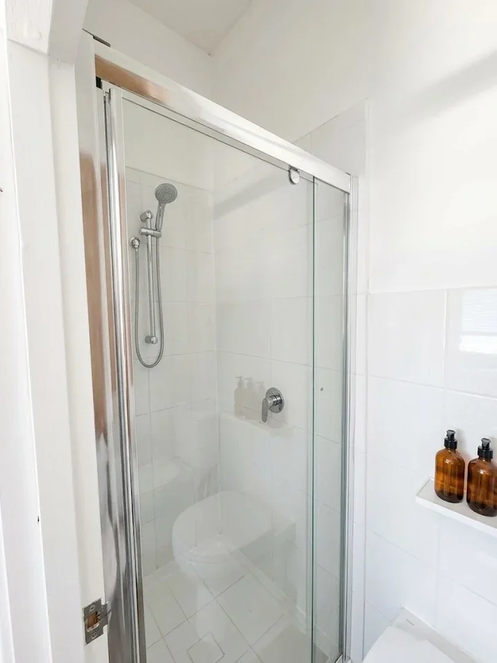 Room Stanstead Road in Greater London