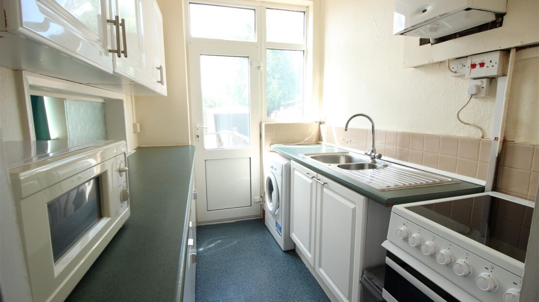 House Dellfield Crescent in Greater London