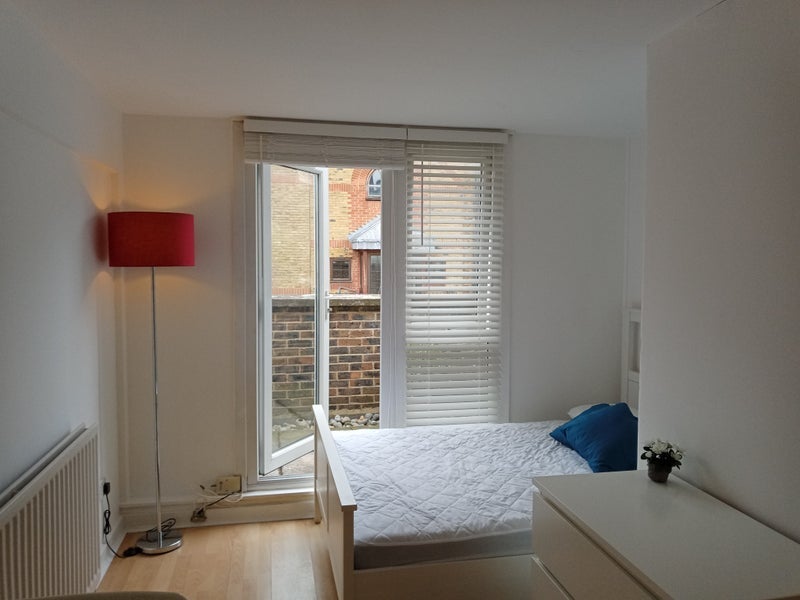 Flat Euston Street in Greater London