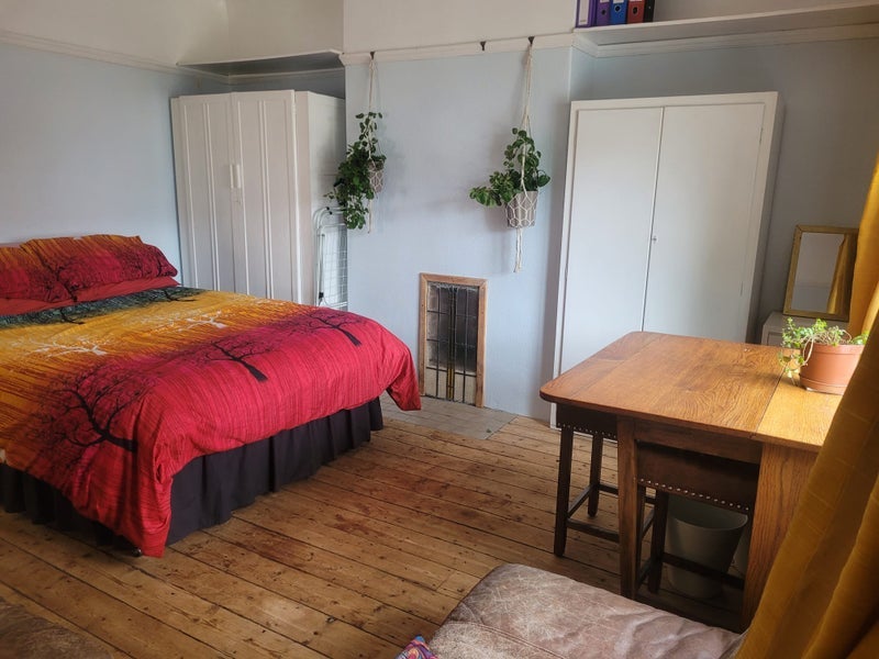 Room Mersey Road in Liverpool