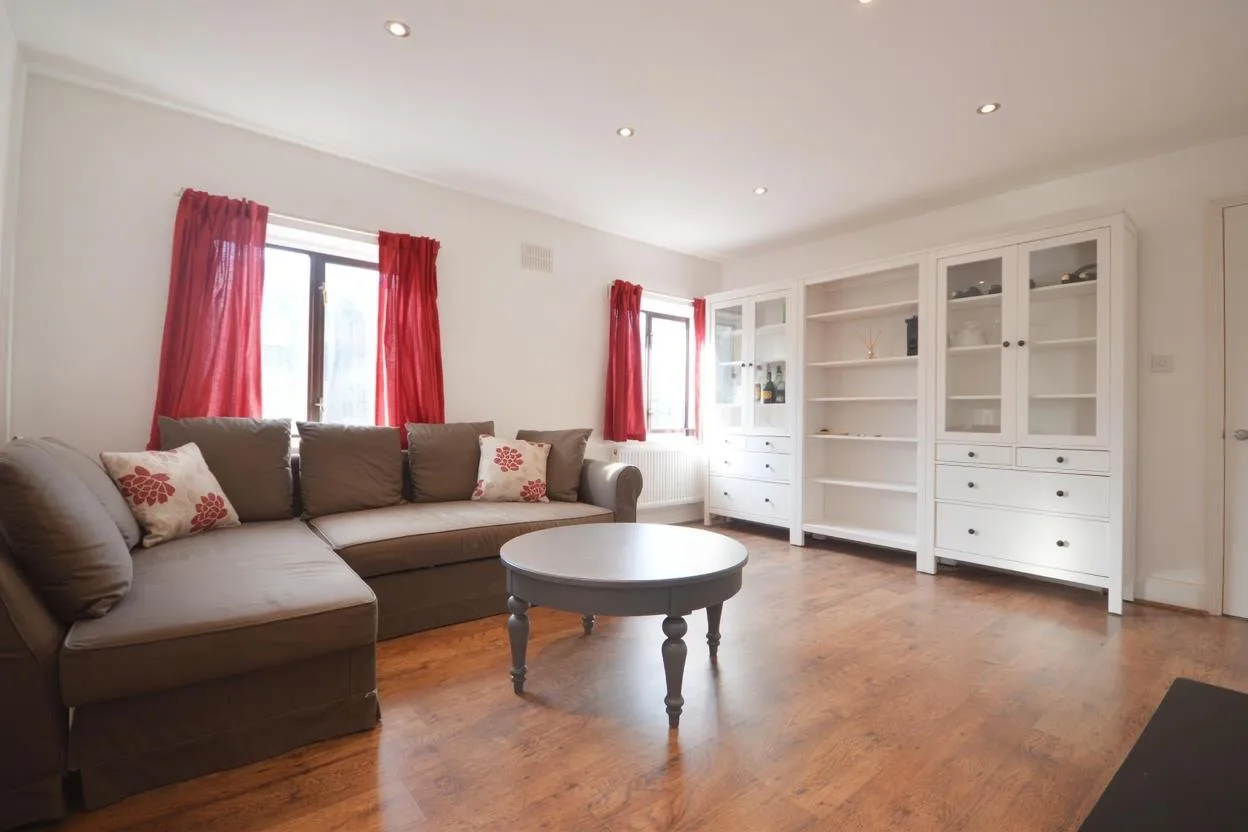 Flat Chaplin Road in Greater London