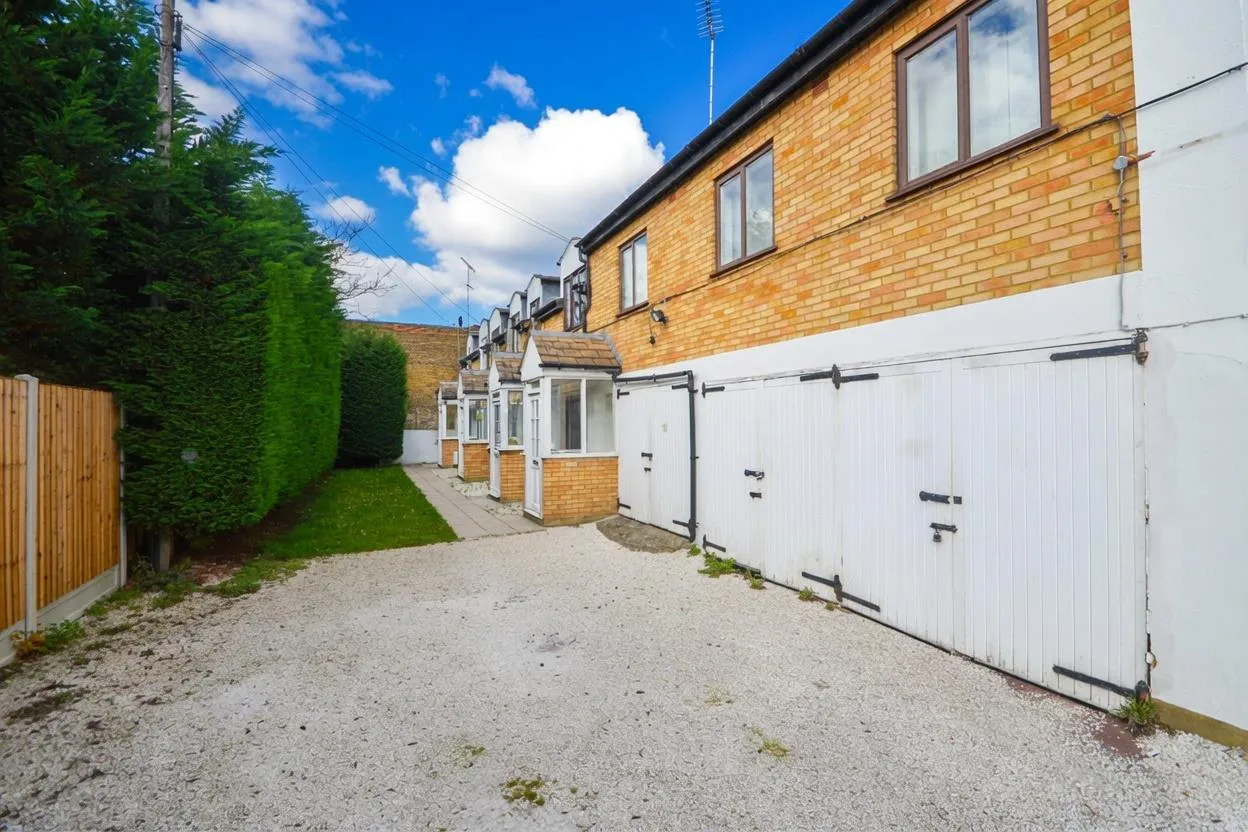 Flat Chaplin Road in Greater London