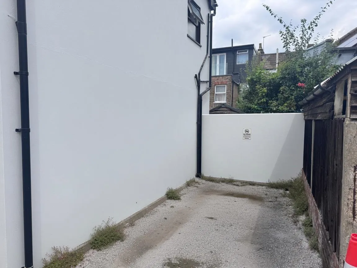 Flat Chaplin Road in Greater London