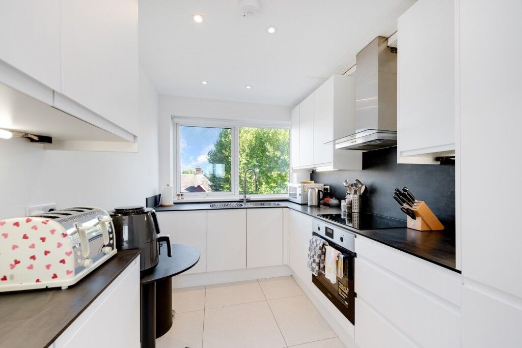 Flat Temple Fortune Lane in Greater London